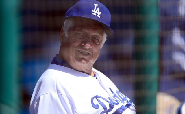 Tom Lasorda está hospitalizado en estado grave